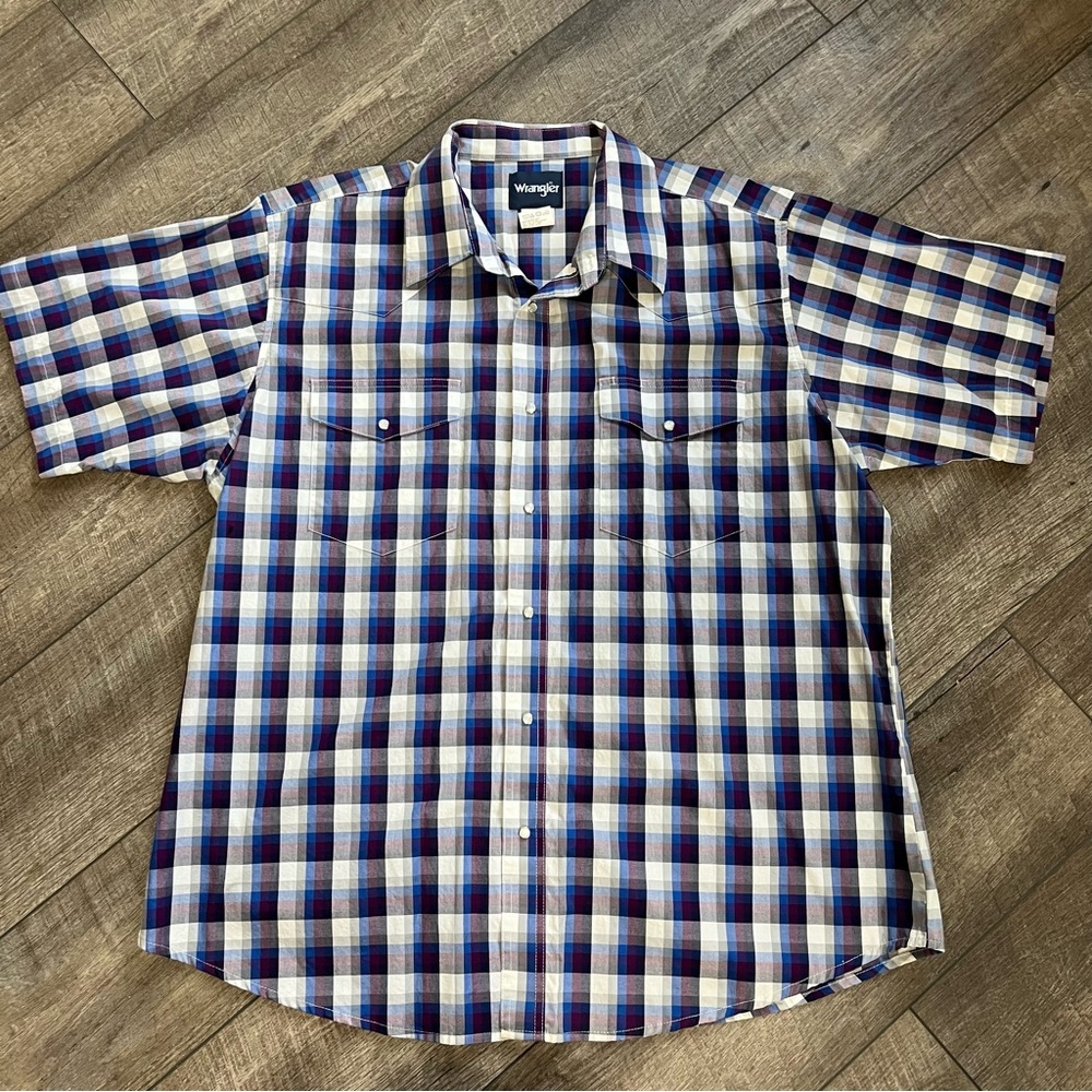 Wrangler Men's Casual Blue, Purple and White Plaid Shirt
